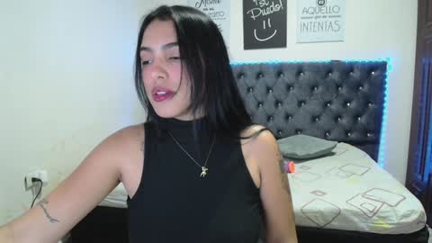 Snapshot of zoe_medina chatting on 01-03-25, 05:06 online show from 01-03-25, 05:06