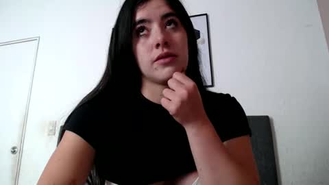 Snapshot of zoe_mill33r chatting on 01-14-25, 07:43 Zoe online show from 01-14-25, 07:43