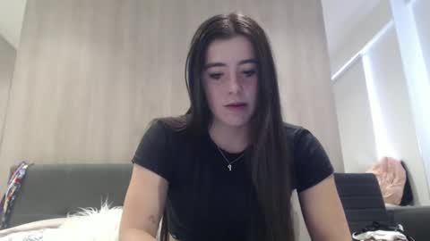 Snapshot of zoe_mill33r chatting on 09-10-25, 05:13 Zoe online show from 09-10-25, 05:13