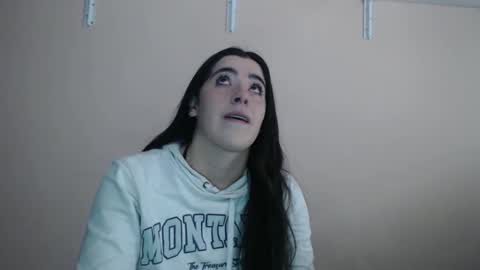 Snapshot of zoe_mill33r chatting on 10-02-25, 06:15 Zoe online show from 10-02-25, 06:15