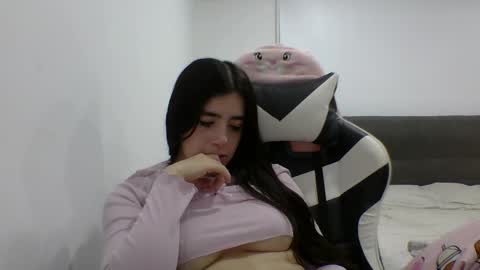 Snapshot of zoe_mill33r chatting on 11-13-25, 10:19 Zoe online show from 11-13-25, 10:19