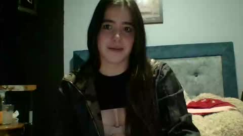 Snapshot of zoe_mill33r chatting on 11-25-25, 05:13 Zoe online show from 11-25-25, 05:13