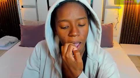 Snapshot of zoe_novakk chatting on 12-15-25, 03:05 Zoe Novakk online show from 12-15-25, 03:05