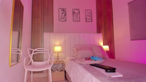 Hi guys i am Zoe  online show from 01-08-26, 11:34