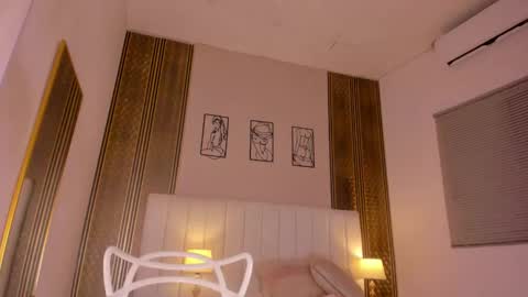 Hi guys i am Zoe  online show from 03-25-26, 11:38