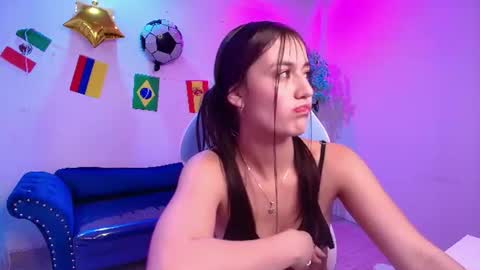 Snapshot of zoe_swan chatting on 07-13-26, 11:40 Zoe online show from 07-13-26, 11:40