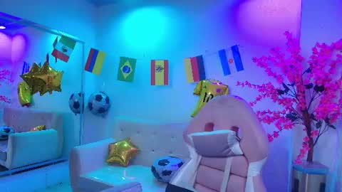 Snapshot of zoe_swan chatting on 07-15-26, 11:26 Zoe online show from 07-15-26, 11:26