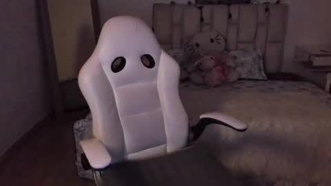 Zoe online show from 11-16-25, 02:33