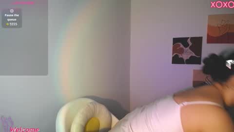 Snapshot of zoebolton1 chatting on 10-31-25, 01:23 Zoe Bolton online show from 10-31-25, 01:23