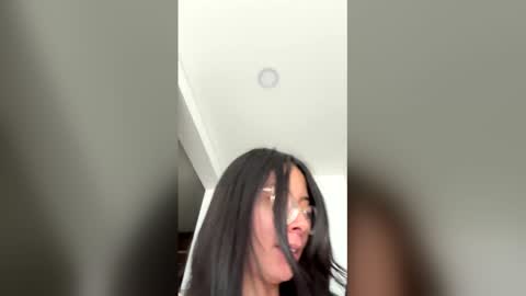 zoecams online show from 05-15-26, 07:54