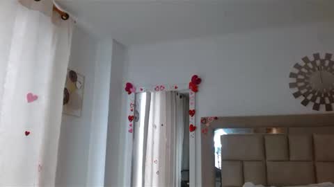 Snapshot of zoecruzz chatting on 02-13-25, 06:59 ZOE online show from 02-13-25, 06:59