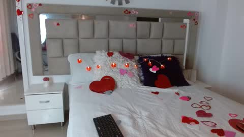 Snapshot of zoecruzz chatting on 02-14-25, 05:36 ZOE online show from 02-14-25, 05:36