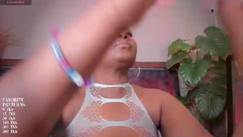 Snapshot of zoee_23 chatting on 07-17-26, 10:55 Zoe online show from 07-17-26, 10:55
