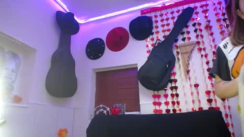 Snapshot of zoee_jhonnyy chatting on 02-06-25, 01:43 zoee jhonnyy online show from 02-06-25, 01:43