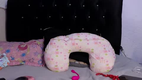 Snapshot of zoee_jhonnyy chatting on 10-11-25, 02:44 zoee jhonnyy online show from 10-11-25, 02:44