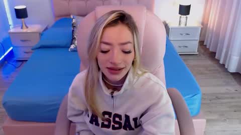 zoe online show from 11-15-25, 04:21