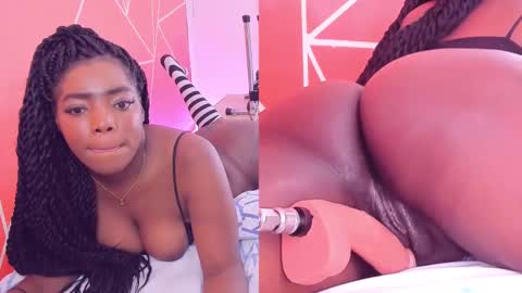 Snapshot of zoeethompson_cm chatting on 03-09-25, 05:28 online show from 03-09-25, 05:28