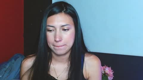 Snapshot of zoegp chatting on 12-12-24, 04:04 Laura online show from 12-12-24, 04:04