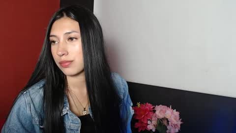 Snapshot of zoegp chatting on 01-08-25, 03:29 Laura online show from 01-08-25, 03:29