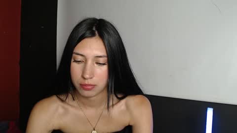 Snapshot of zoegp chatting on 01-08-25, 06:31 Laura online show from 01-08-25, 06:31