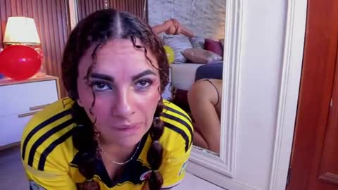 zoehiltonx online show from 06-12-26, 03:11