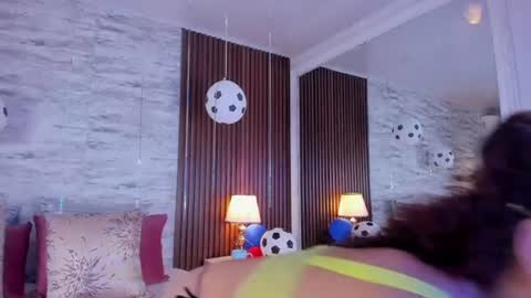zoehiltonx online show from 07-06-26, 12:57
