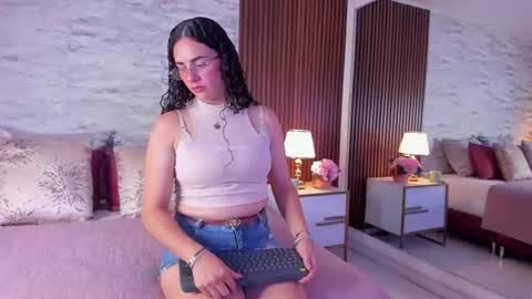 zoehiltonx online show from 07-18-26, 01:37