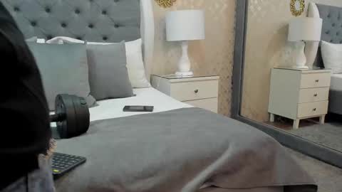 Zoe Krug online show from 09-14-25, 12:04