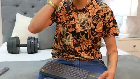 Zoe Krug online show from 11-13-25, 11:53