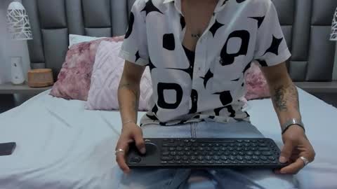 Zoe Krug online show from 02-21-26, 01:12