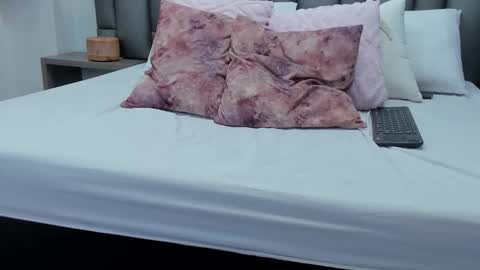 Zoe Krug online show from 02-26-26, 12:15