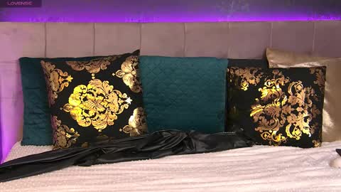 ZoeMesmerize online show from 03-05-25, 04:02