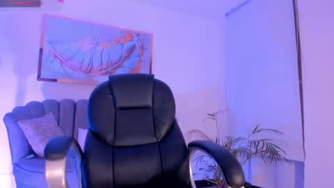 Snapshot of zoepresley chatting on 10-10-25, 04:55 Zoe Presley online show from 10-10-25, 04:55