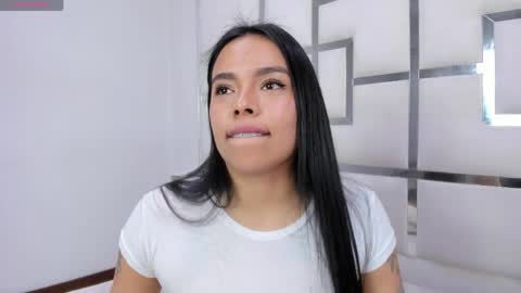 Snapshot of zoeswanx chatting on 05-31-26, 06:09 ZoeSwam online show from 05-31-26, 06:09