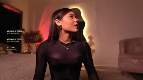 zoevidal_ online show from 12-04-25, 12:03