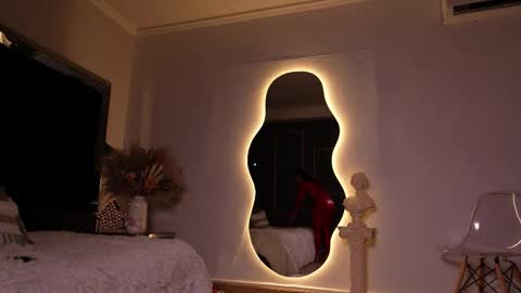 zoevidal_ online show from 01-10-26, 12:07