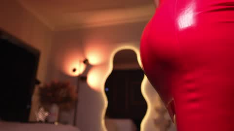 zoevidal_ online show from 04-06-26, 12:06