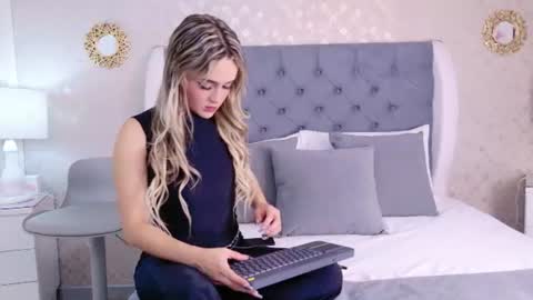 ZoeWilliis online show from 07-10-26, 01:25