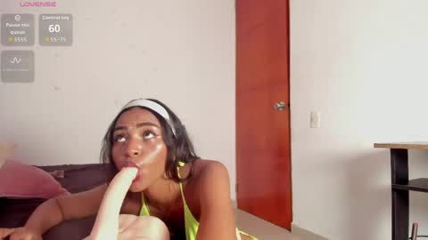Snapshot of zoey_donovan_ chatting on 06-08-26, 05:13 Zoe online show from 06-08-26, 05:13
