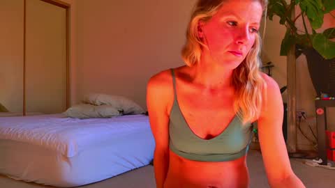 Zoeydanner online show from 01-13-25, 10:03