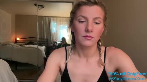 Zoeydanner online show from 02-03-25, 07:21