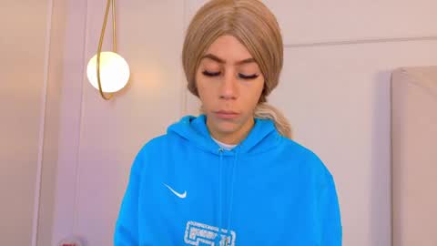 Zoey online show from 05-13-26, 11:29