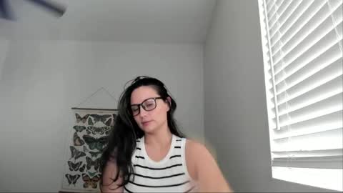 Snapshot of zoiebutterfly chatting on 05-16-26, 08:18 Zoie online show from 05-16-26, 08:18