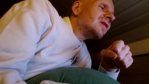 Snapshot of zolexthomas chatting on 12-04-24, 05:44 zolexthomas online show from 12-04-24, 05:44