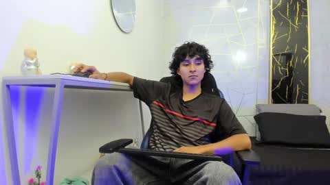     online show from 12-03-25, 09:35