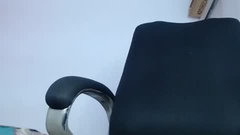 Snapshot of zousxxx chatting on 11-17-25, 09:31 zousxxx online show from 11-17-25, 09:31