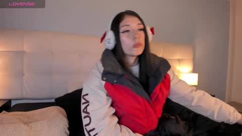 Snapshot of zowi_hottiee chatting on 01-21-25, 02:22 cintya kors online show from 01-21-25, 02:22