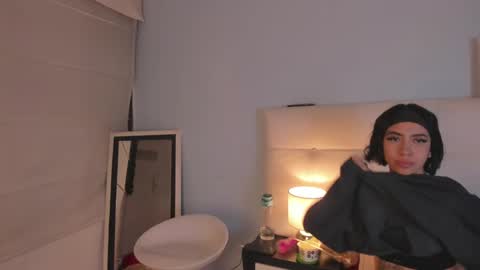 Snapshot of zowi_hottiee chatting on 02-20-25, 08:39 cintya kors online show from 02-20-25, 08:39