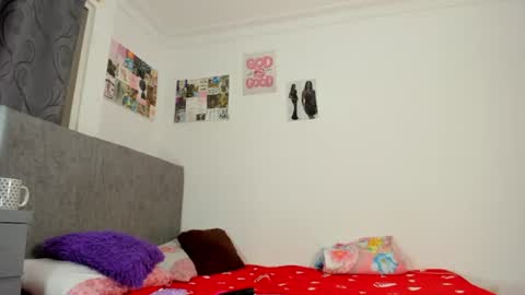 Snapshot of zule__williams chatting on 06-23-26, 08:45 zule online show from 06-23-26, 08:45
