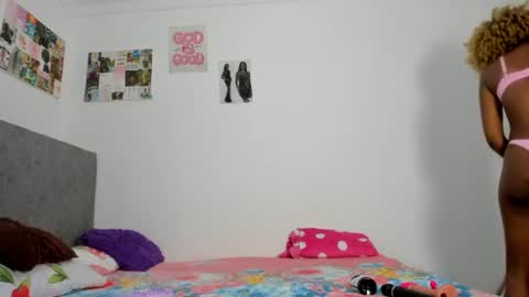 Snapshot of zule__williams chatting on 07-11-26, 08:50 zule online show from 07-11-26, 08:50